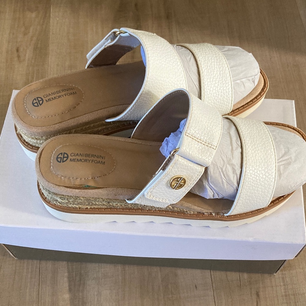 GIANI BERNINI Women's White Sandals